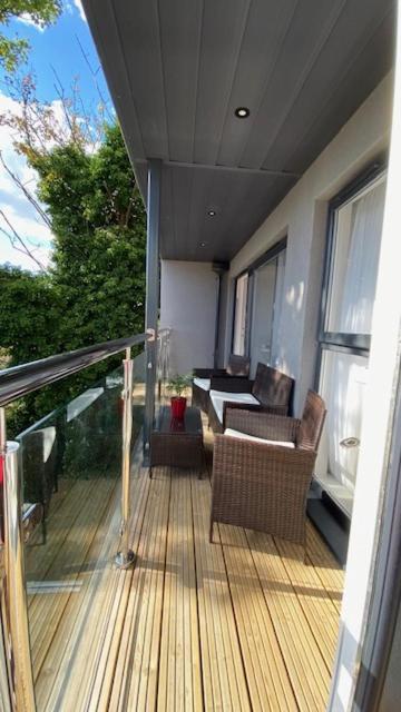 Modern Central Flat With Balcony & Free Parking On-Site Борнмът Екстериор снимка