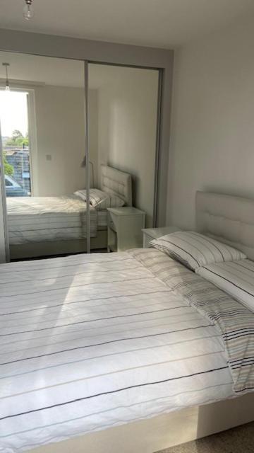 Modern Central Flat With Balcony & Free Parking On-Site Борнмът Екстериор снимка