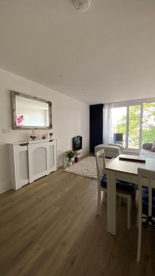 Modern Central Flat With Balcony & Free Parking On-Site Борнмът Екстериор снимка